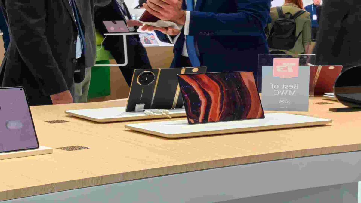 Huawei revoluciona el MWC 2025 con su innovador teléfono plegable triple