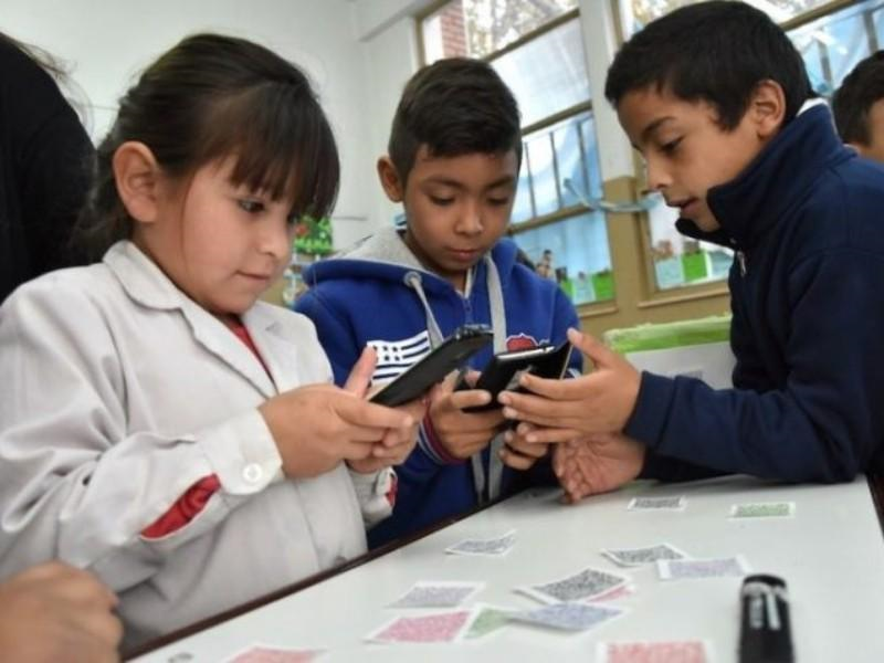 Niños Celular Escuela IA